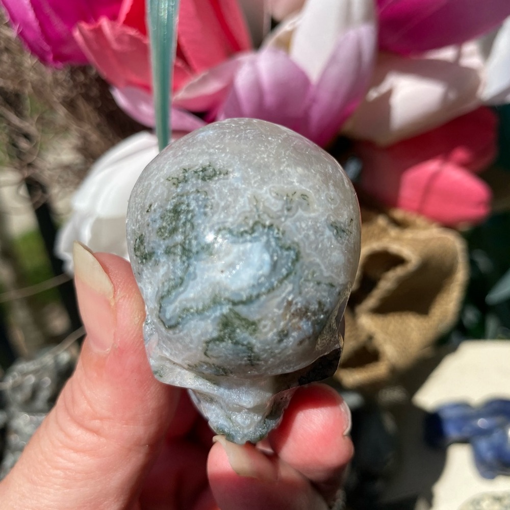 Small Moss Agate & Quartz Skull - Picture 10 of 13